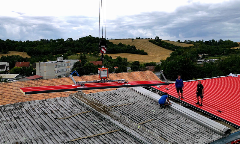 INSTALLATION OF A NEW ROOF